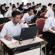 Tenaga honorer dengan status PPPK Paruh Waktu sedang bekerja di kantor pemerintahan.
