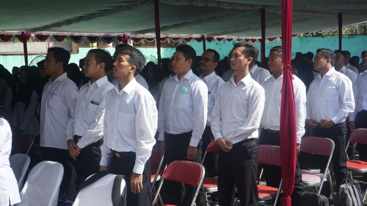 Kebijakan penghapusan tenaga honorer di instansi pemerintah dan skema outsourcing yang diterapkan.