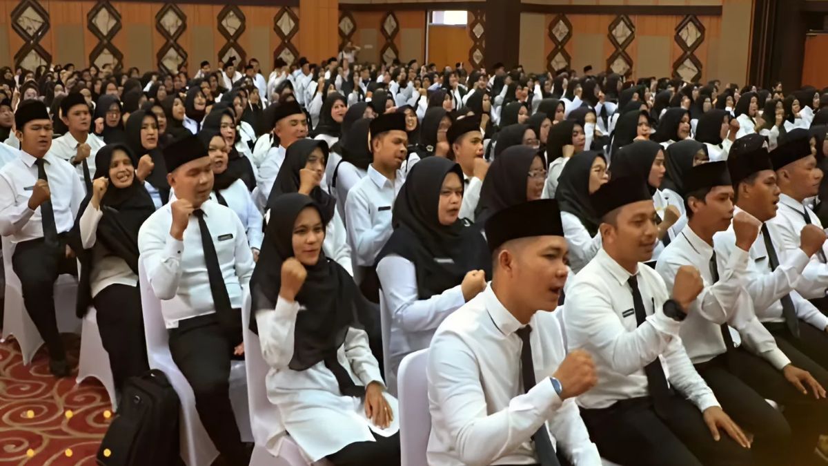 Tabel rincian gaji PPPK 2025 berdasarkan golongan dari I hingga XVII, lengkap dengan rentang nominal gaji.