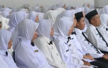 Guru PPPK tersenyum di depan kelas sambil menyimpan kegelisahan soal masa depannya